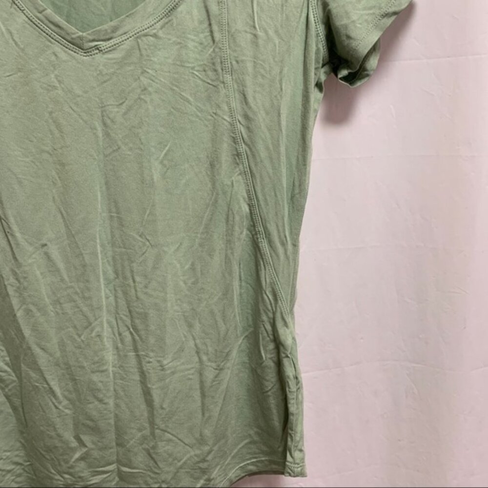 Balance Athletica The Venture Tee in “Vine” Green Medium - Picture 3 of 7